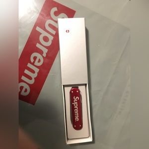 SUPREME Victorinox Money Clip